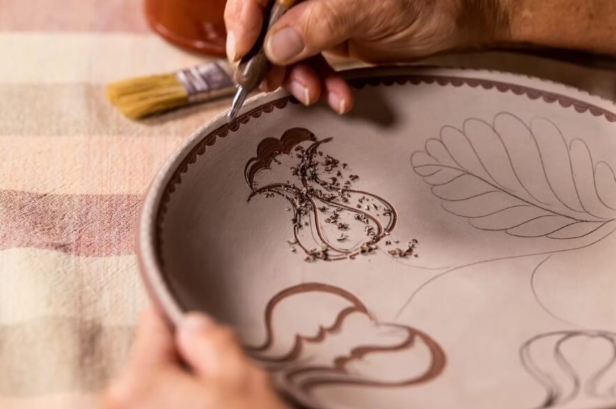 Hand-Building Pottery: Sgraffito