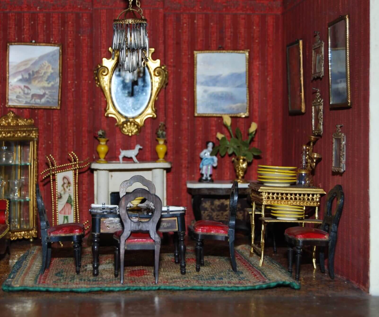 Antique Dollhouse Museum Tour - Dollhouse Interior